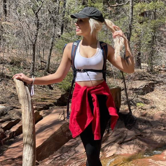 Meet your Posher, Courtney - Picture 1 of 1